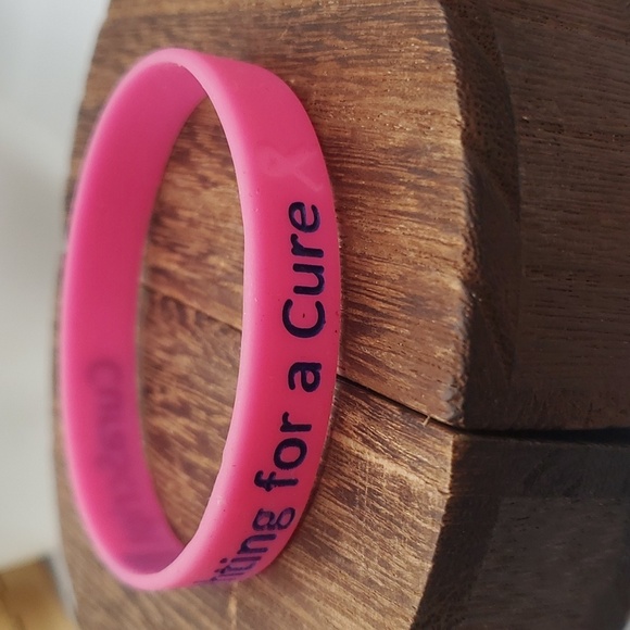 B2240 fighting for‎ a cure pink silicone survivor bracelet 💗 - Picture 2 of 2